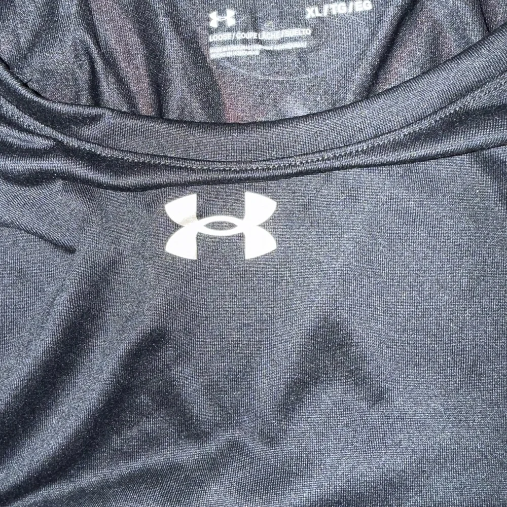 Under Armour Men's Black Long Sleeve Tee - Picture 3 of 3